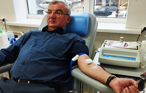 Руководитель ДКЦ сдал кровь для пострадавших от теракта в Крокус-сити