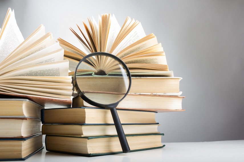 На книжную полку госслужащего