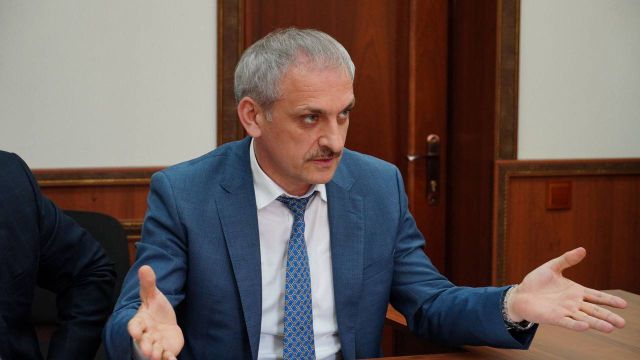 Министр по национальной политике и делам религий РД Энрик Муслимов