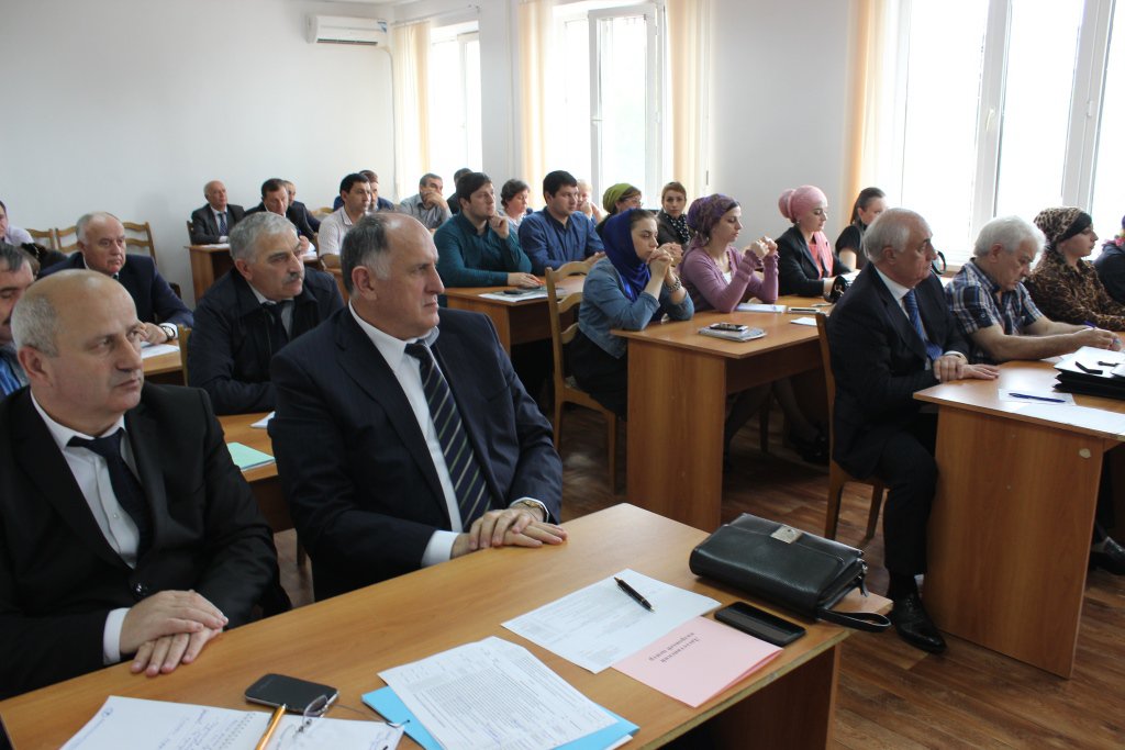 Вице-премьеры дагестанского правительства провели круглый стол в кадровом центре