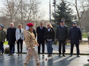В ДГУ состоялось награждение добровольцев знаками «Юный защитник Отечества»