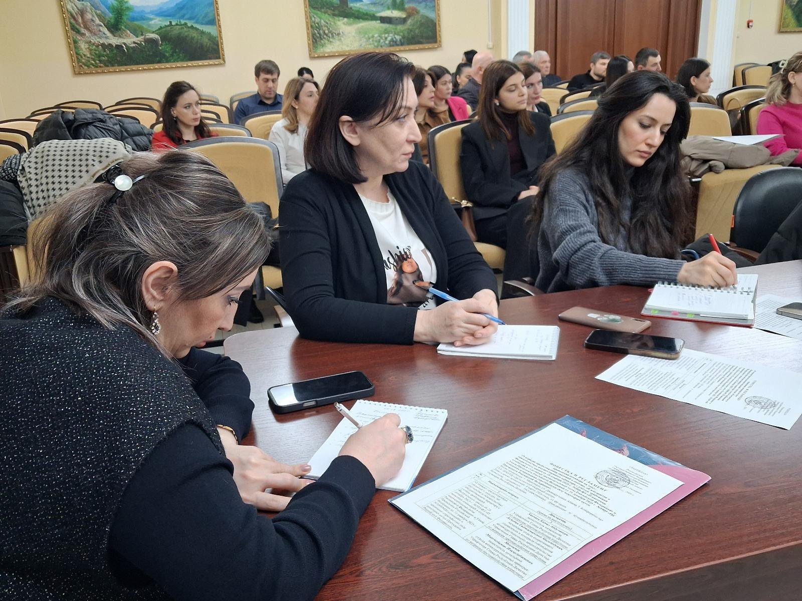 В Дагестанском кадровом центре состоялся семинар по вопросам предоставления сведений о доходах и имуществе.