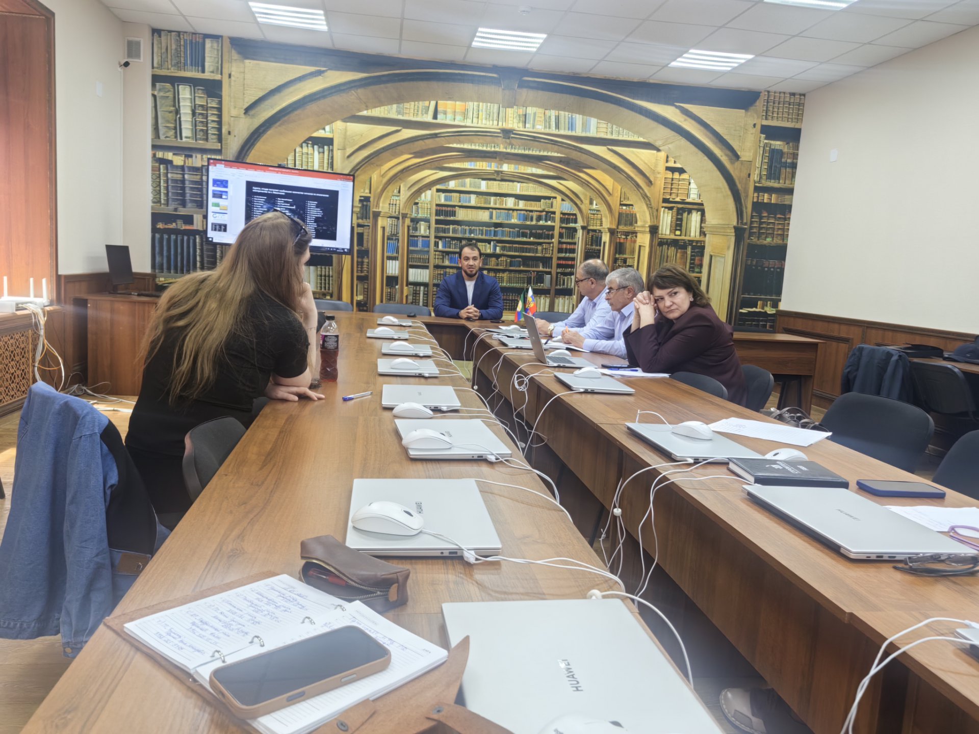 В Дагестанском кадровом центре с 18 мая 2026 года проходят курсы повышения квалификации муниципальных служащих.