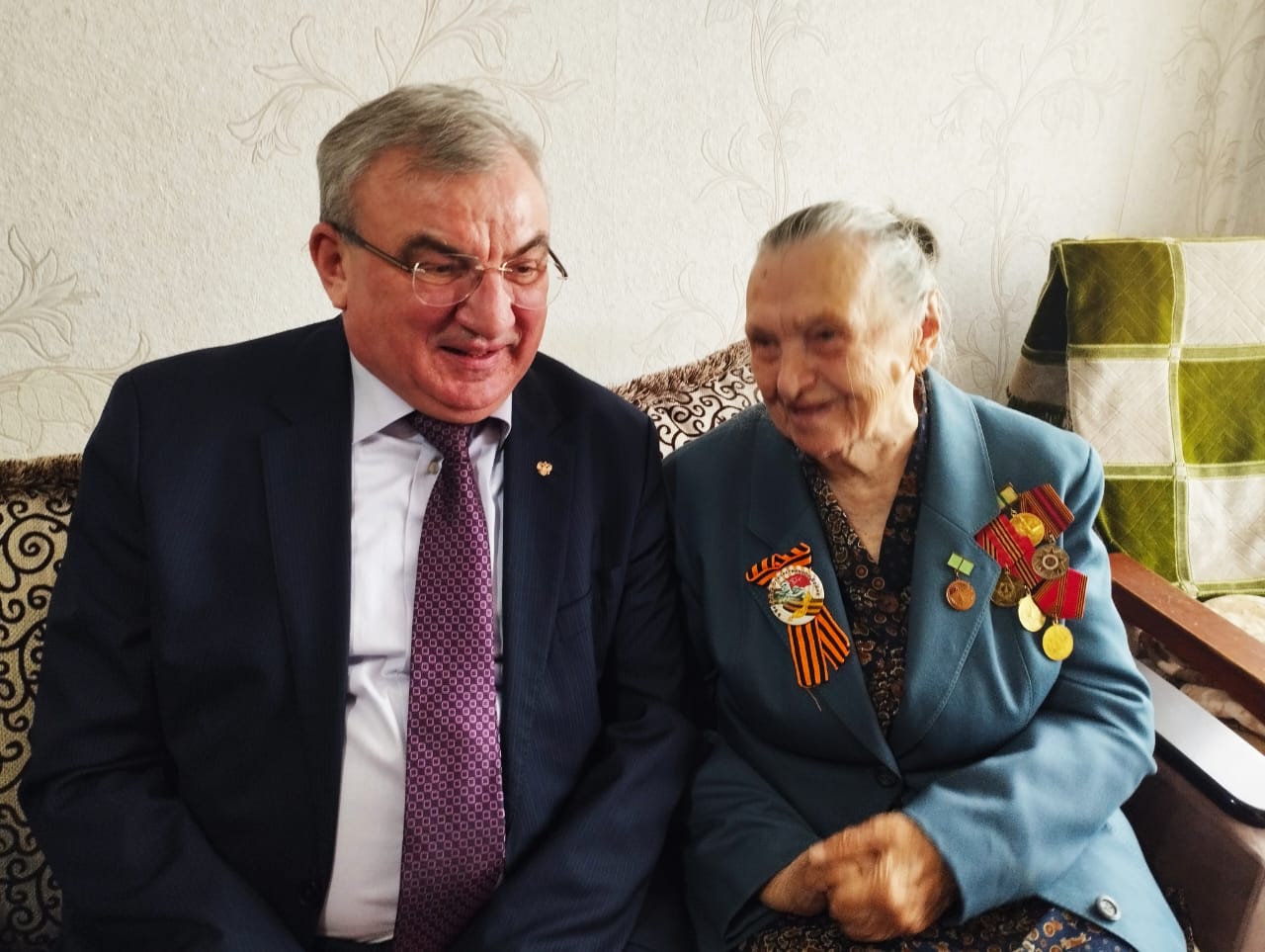 Мусалан Тахманов поздравил ветерана с 80-летием снятия блокады Ленинграда