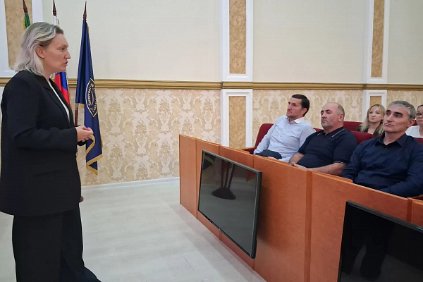 В Дагестанском кадровом центре завершились курсы по противодействию идеологии терроризма для госслужащих.