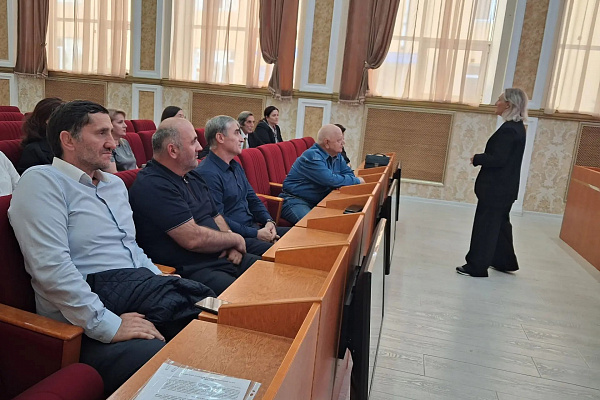 В Дагестанском кадровом центре завершились курсы по противодействию идеологии терроризма для госслужащих.
