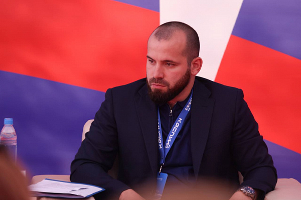 Глава Дагестана встретился с победителями регионального этапа конкурса управленцев «Лидеры России»