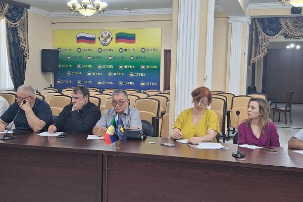 В Дагестанском кадровом центре обсудили вопросы достижения показателей госпрограммы по противодействию коррупции
