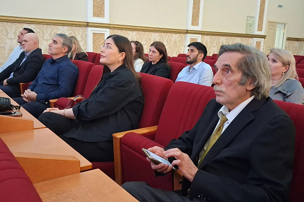 В Дагестанском кадровом центре завершились курсы по противодействию идеологии терроризма для госслужащих.