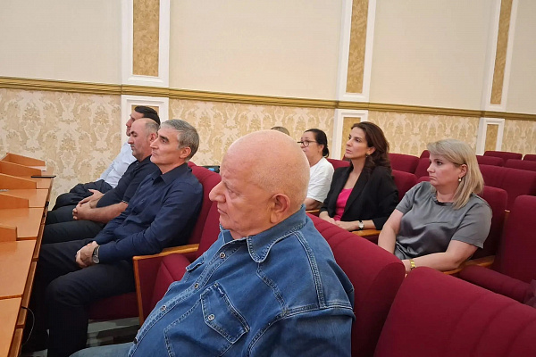 В Дагестанском кадровом центре завершились курсы по противодействию идеологии терроризма для госслужащих.