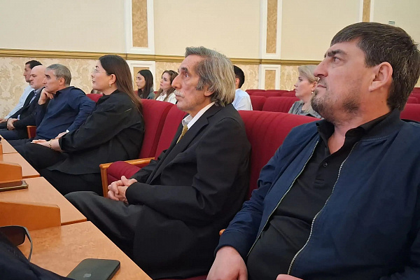 В Дагестанском кадровом центре завершились курсы по противодействию идеологии терроризма для госслужащих.